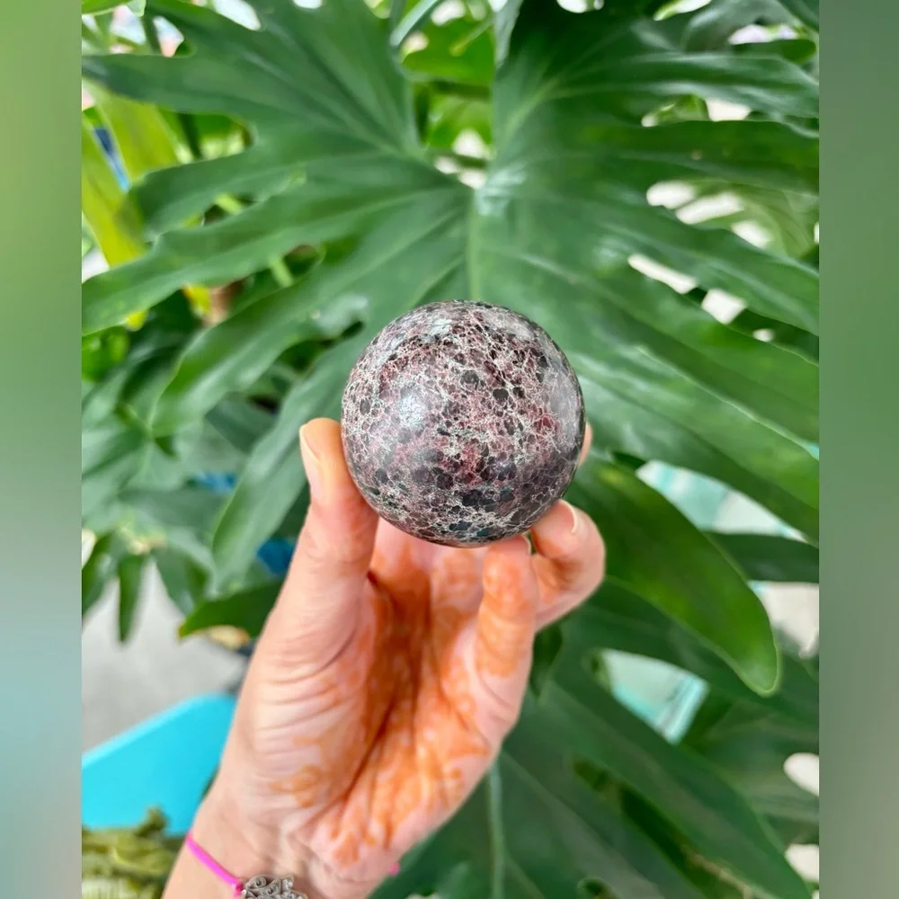 Garnet sphere